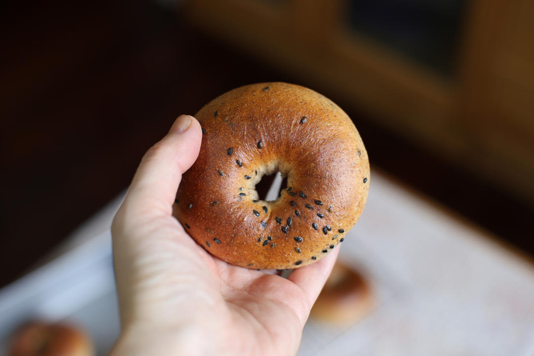 黑芝麻全麦贝果