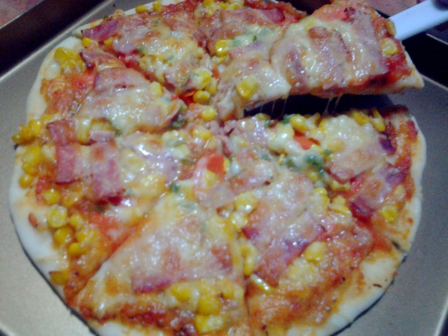 薄饼脆皮火腿pizza