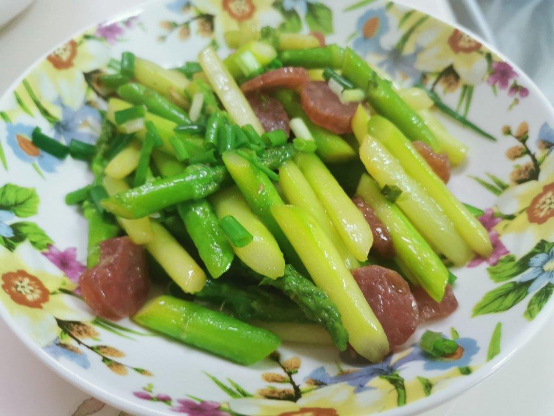 春之色😍芦笋炒香肠