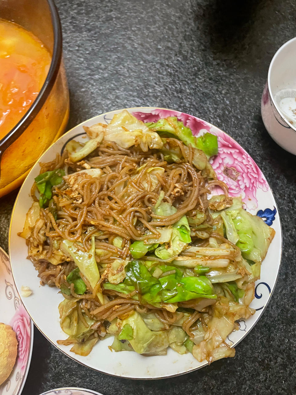 最近爱吃粉丝粉条～包菜炒粉丝