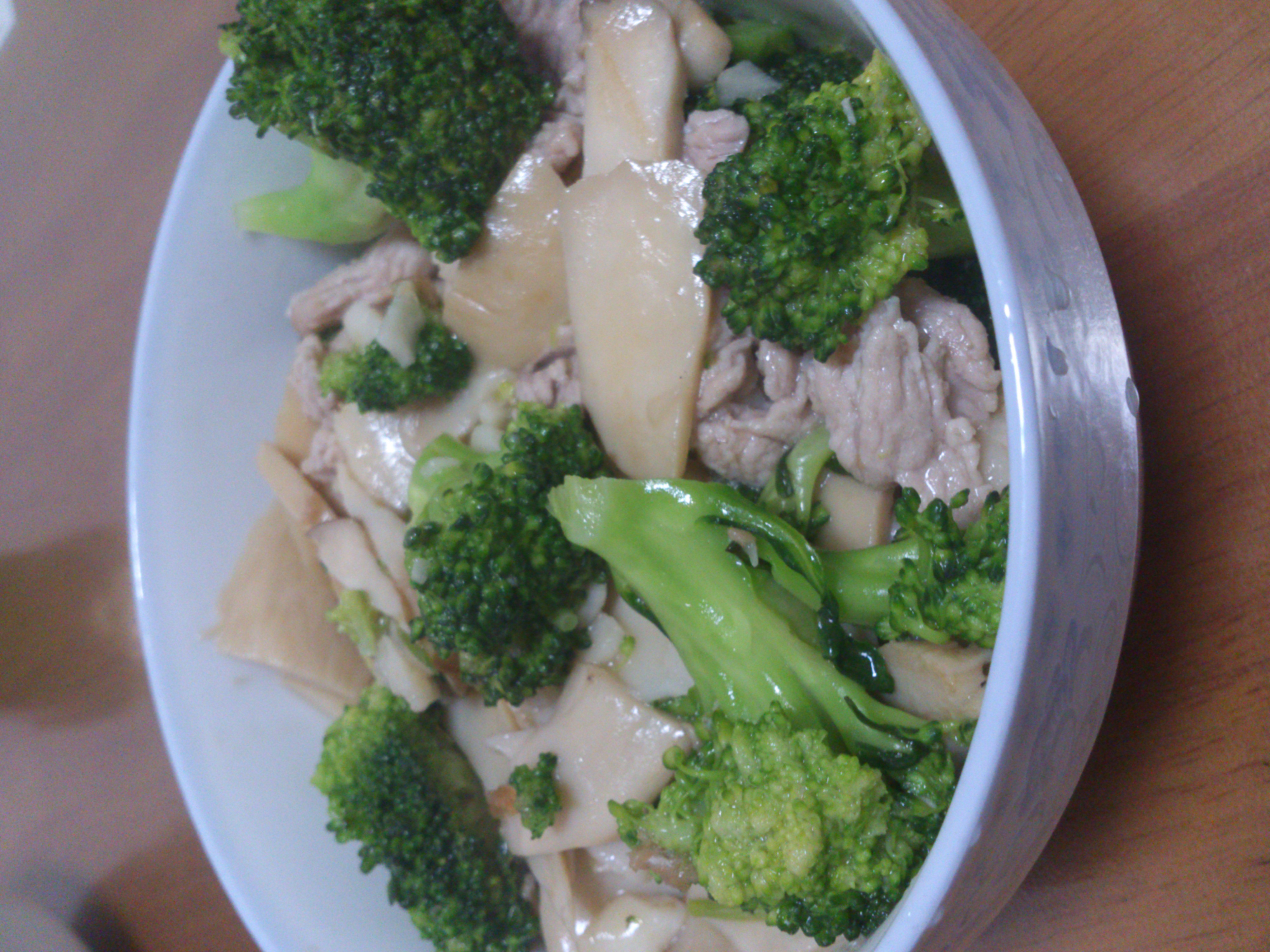 鸡腿菇炒西兰花