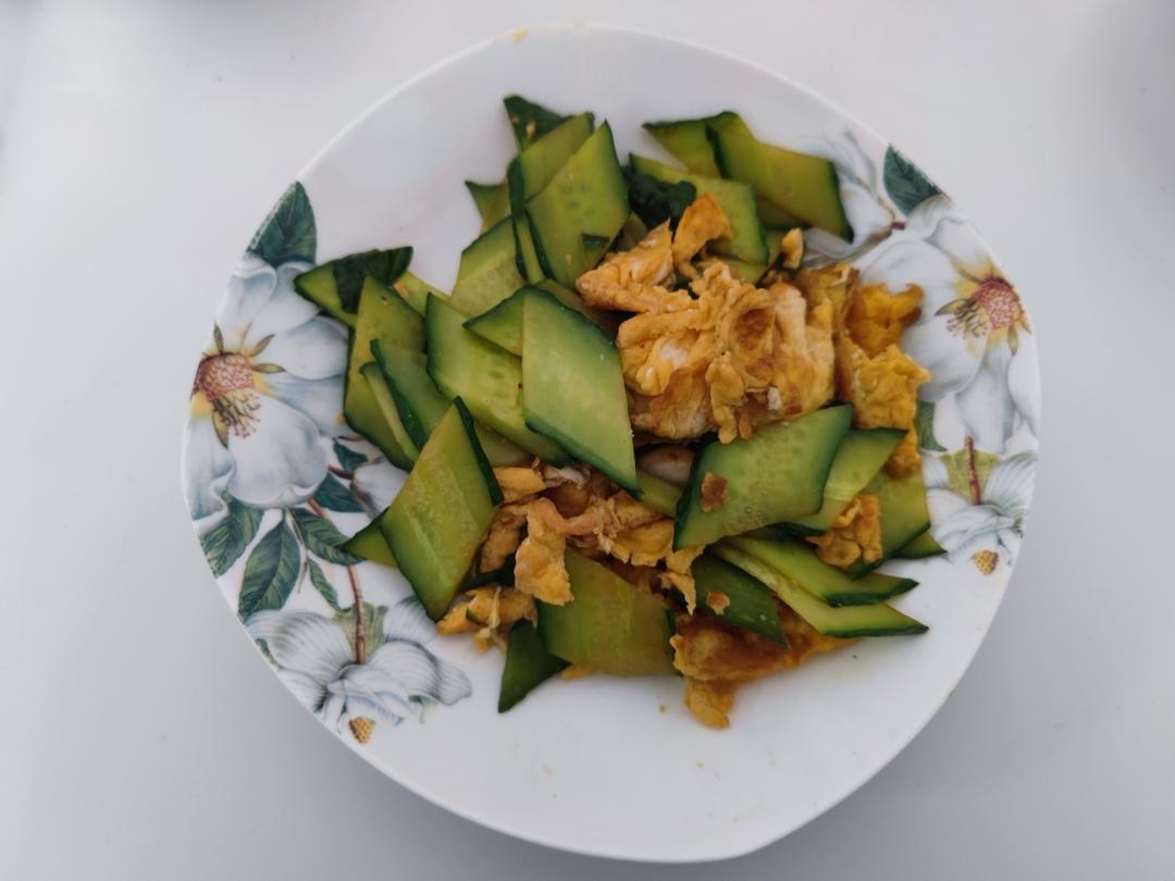 五分钟下饭菜黄瓜火腿炒鸡蛋