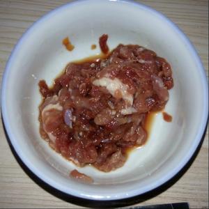 西兰花肉末豇豆面的做法 步骤3