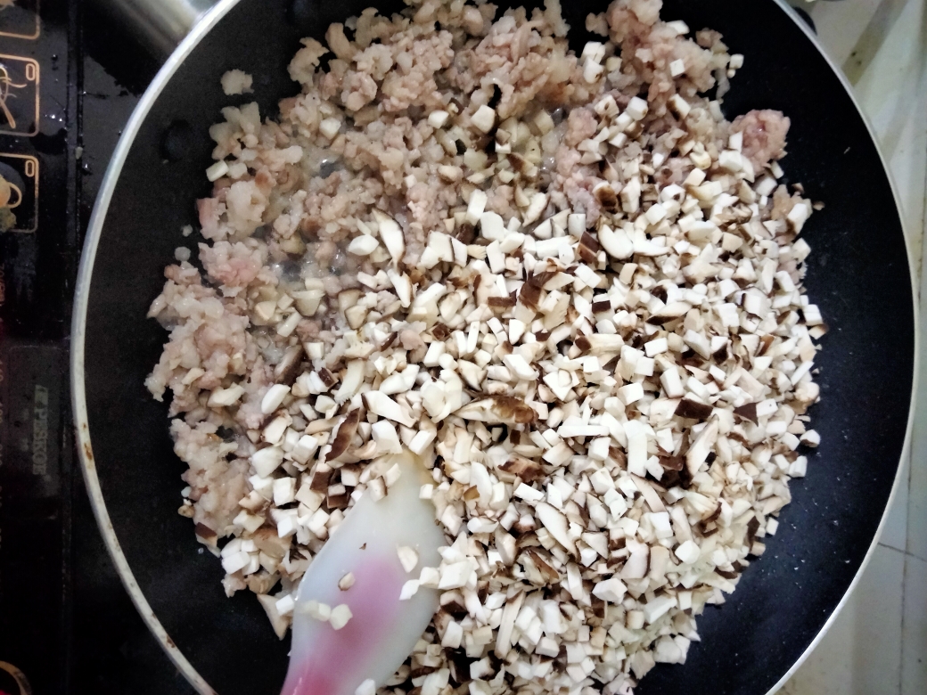 香菇肉沫烧麦的做法 步骤7