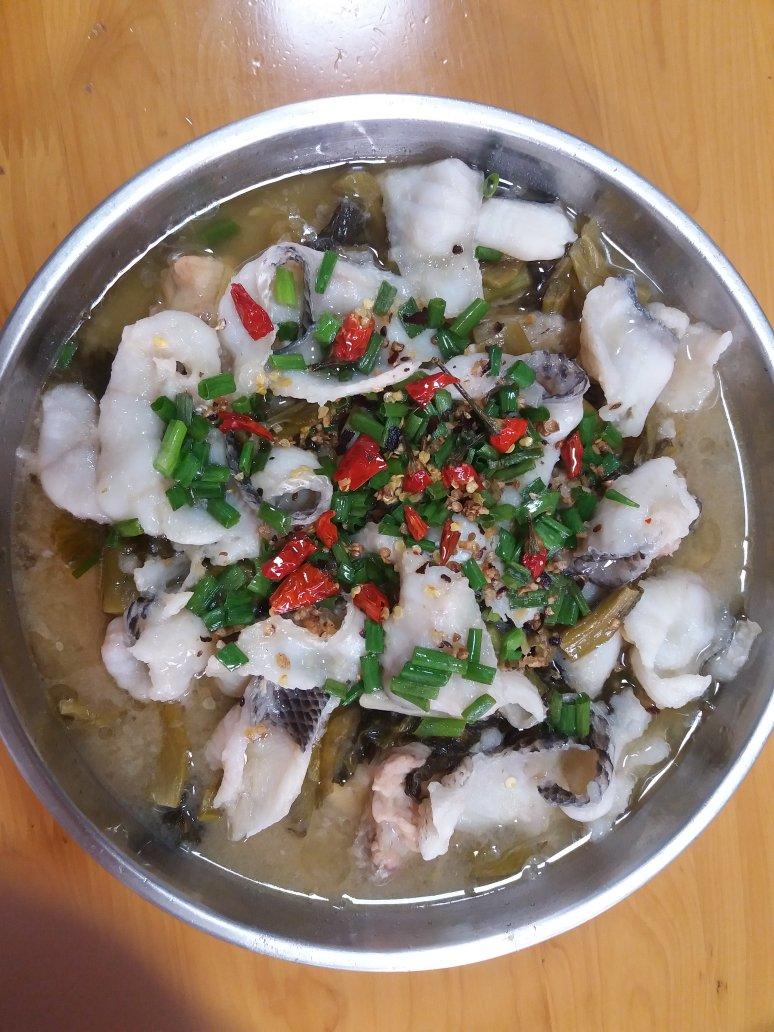 酸菜鱼一捞就碎？大厨秘授绝招，果然鱼片嫩滑有弹性，快来试试吧！