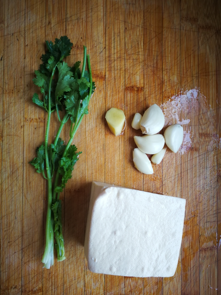 海鲶鱼炖豆腐的做法 步骤3