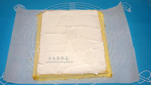 瑞士卷——青提蛋糕卷，不开裂的蛋糕卷教程的做法 步骤11