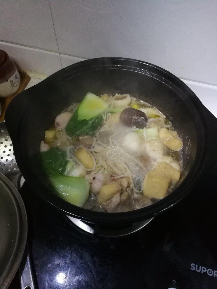 砂锅鸡汤过桥米线