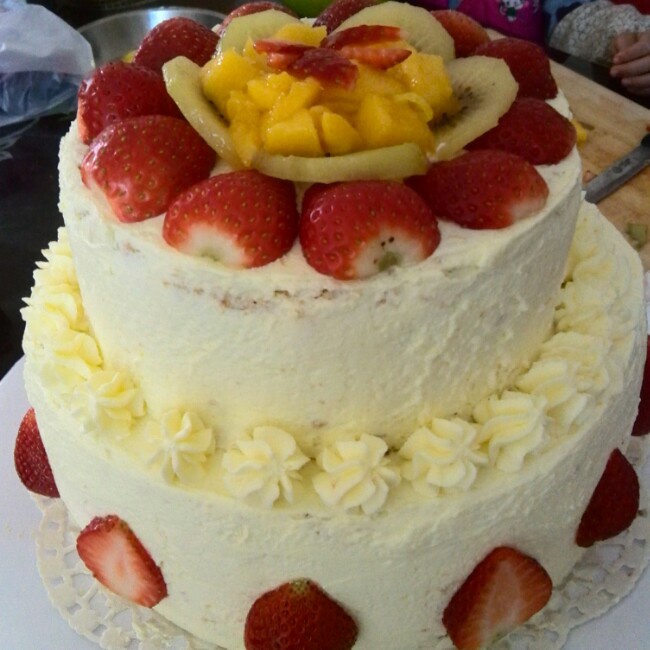 谊做的双层生日蛋糕