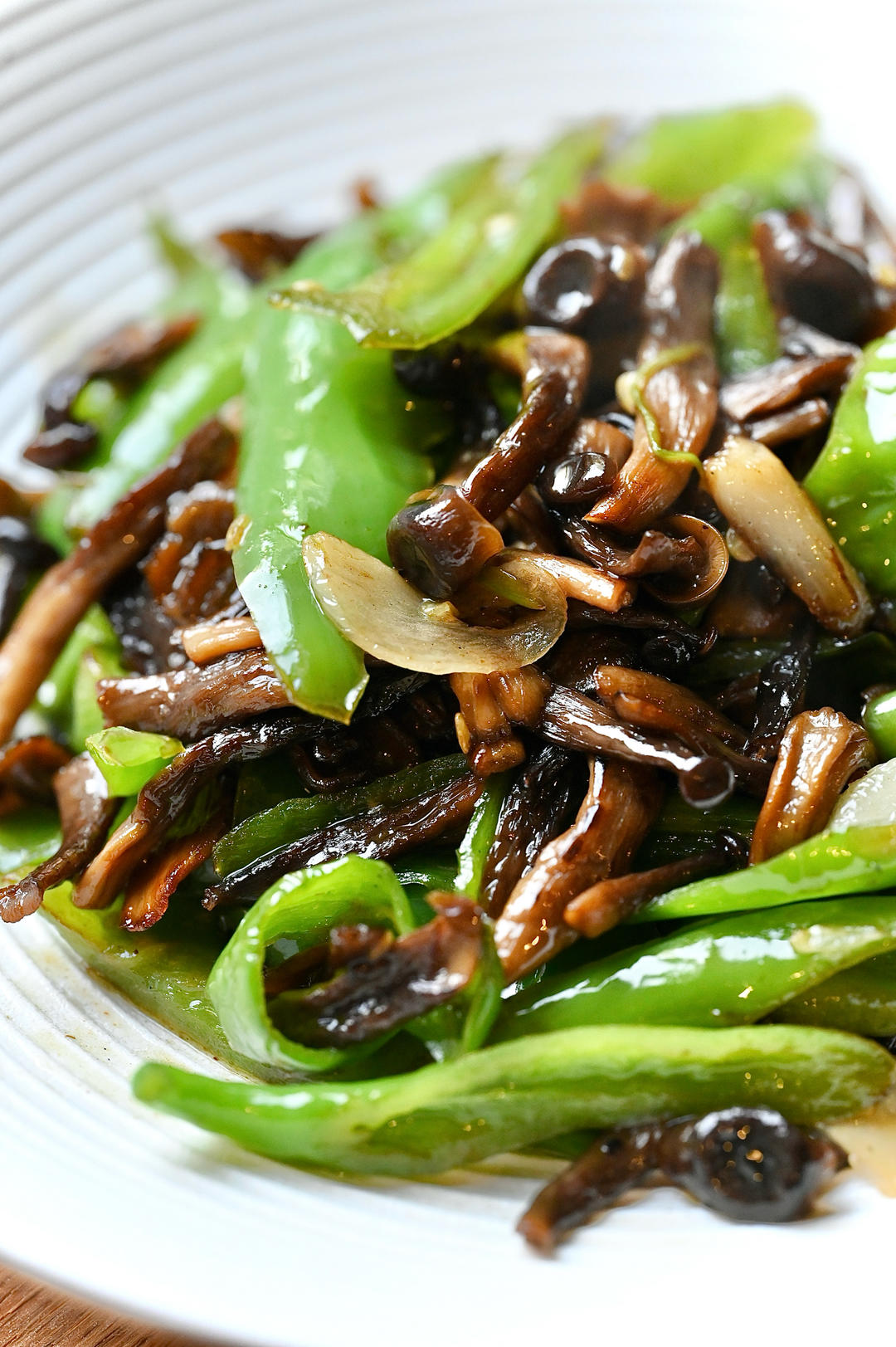 比肉好吃的青椒炒鹿茸菌