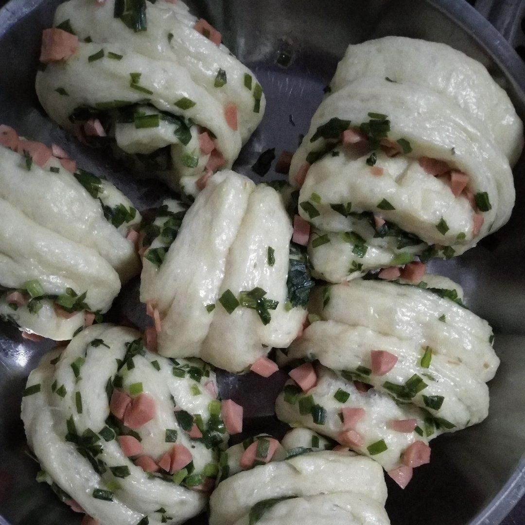 最好吃的火腿葱香花卷—附让葱不变黄的小窍门