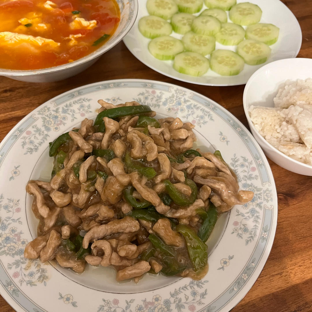 青椒肉丝，这样炒太好吃了。