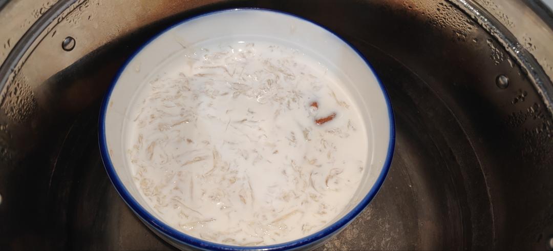口感最佳鲜奶红枣枸杞炖燕窝