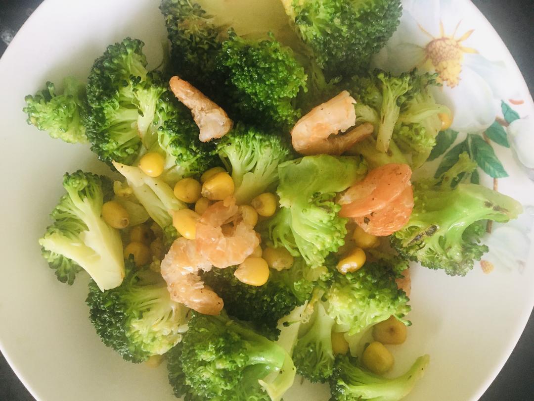 减脂快手西兰花玉米炒虾仁的做法