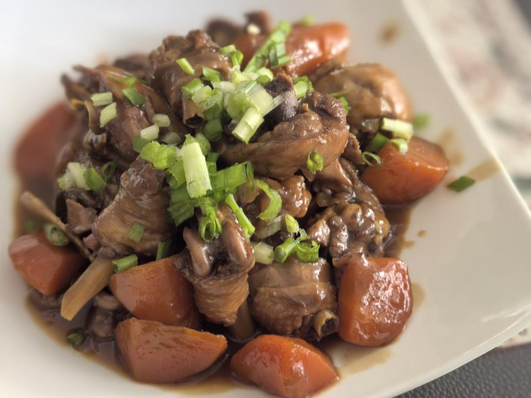 胡萝卜红烧鸡腿