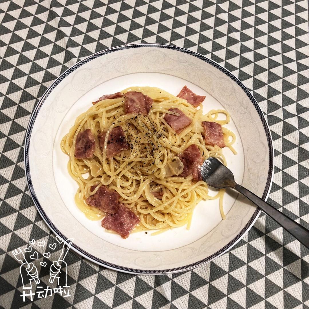 白蘑菇奶油培根意面