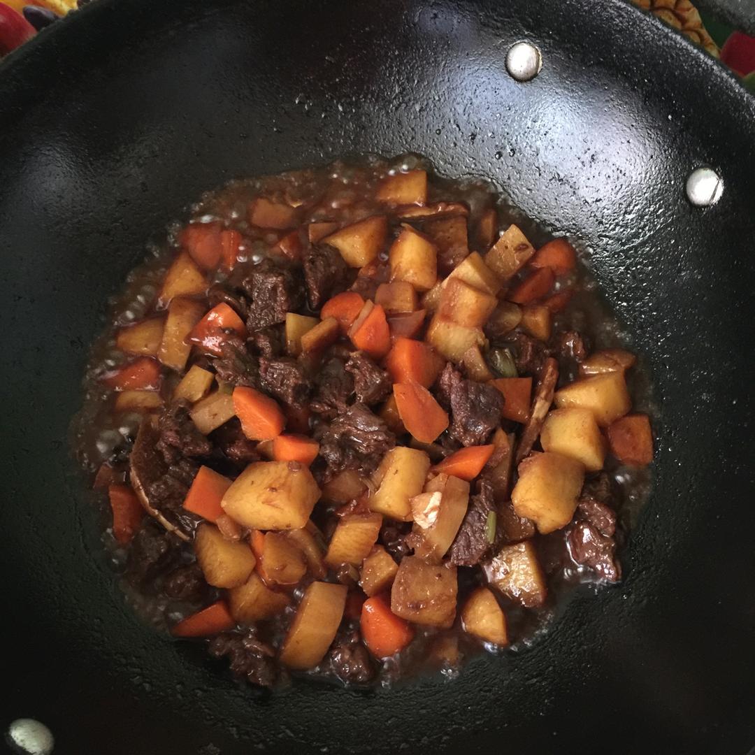 红烧牛肉土豆 （独家秘制）