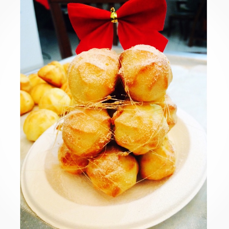 圣诞雪景焦糖泡芙塔