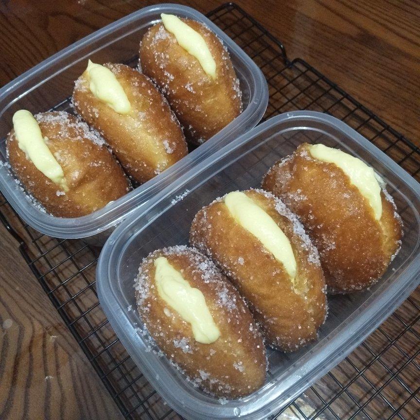 好吃到哭泣的甜甜圈VANILLA CREAM-FILLED DOUGHNUTS