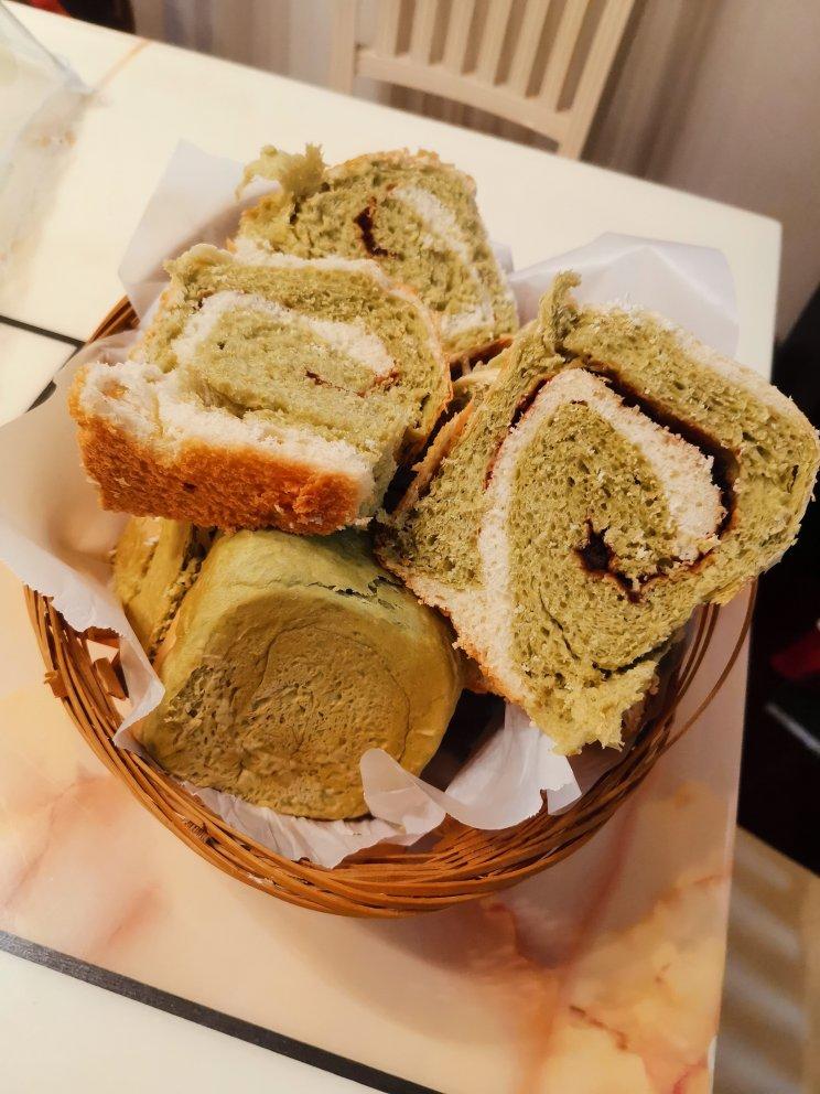 清香柔软的抹茶红豆吐司