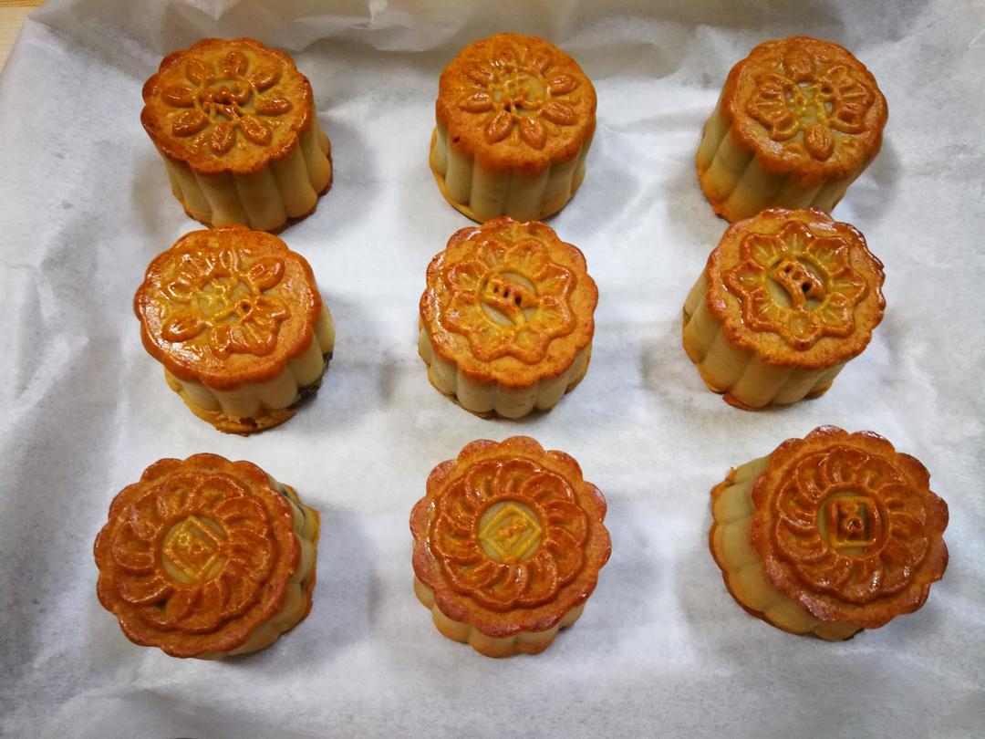 广式月饼－－蛋黄豆沙月饼