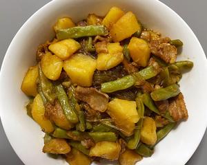 家常炖菜—土豆炖豆角的做法 步骤17