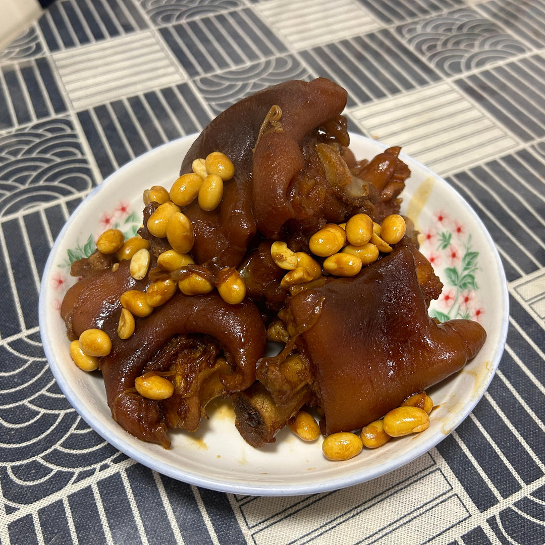 流口水的黄豆炖猪蹄