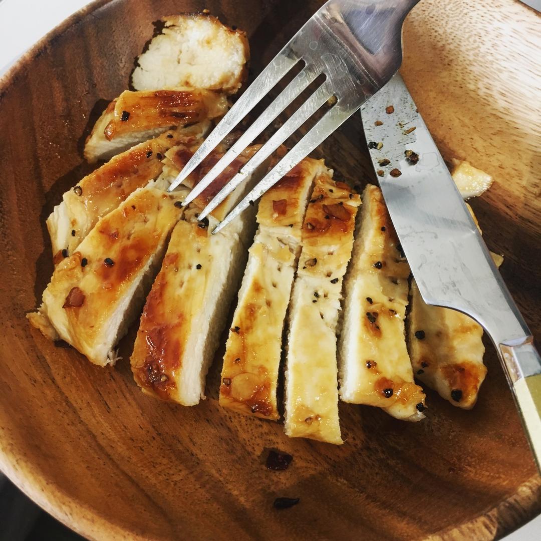 酷炫屌炸天好吃的煎鸡胸肉（香蒜蜂蜜煎鸡胸肉）