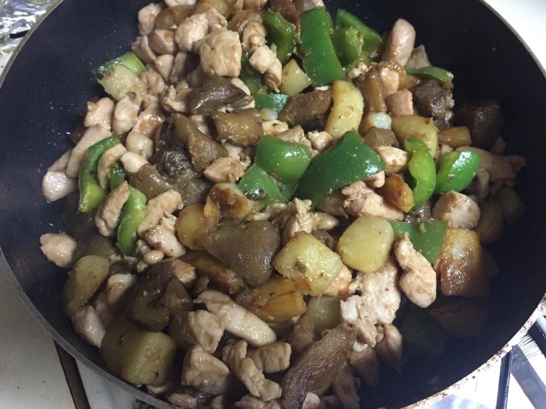土豆茄子鸡肉的做法