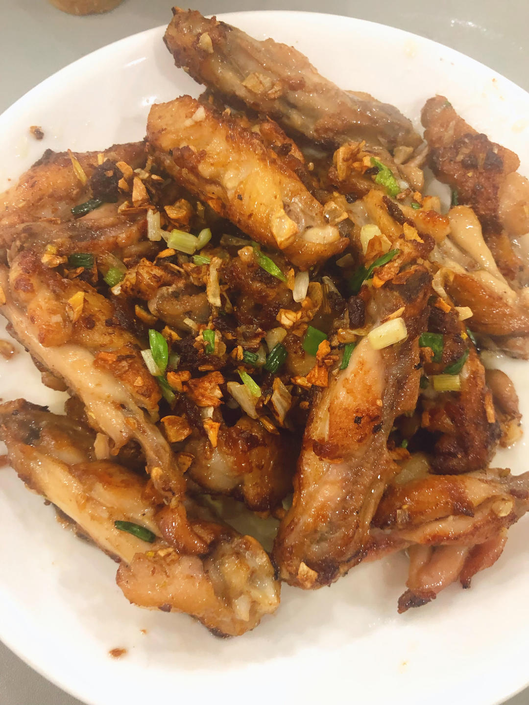 外焦里嫩的蒜香鸡翅