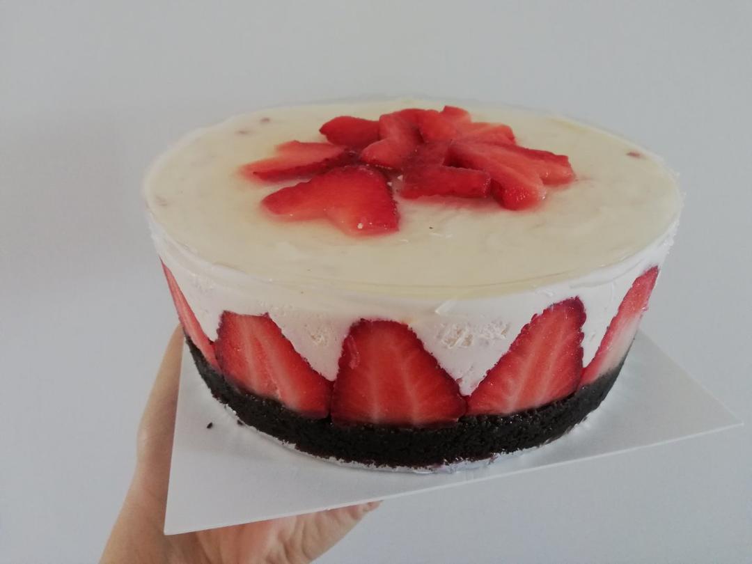 樱花巧克力草莓慕斯蛋糕（6寸）