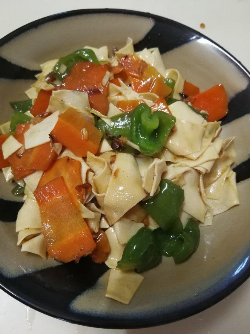 尖椒炒干豆腐