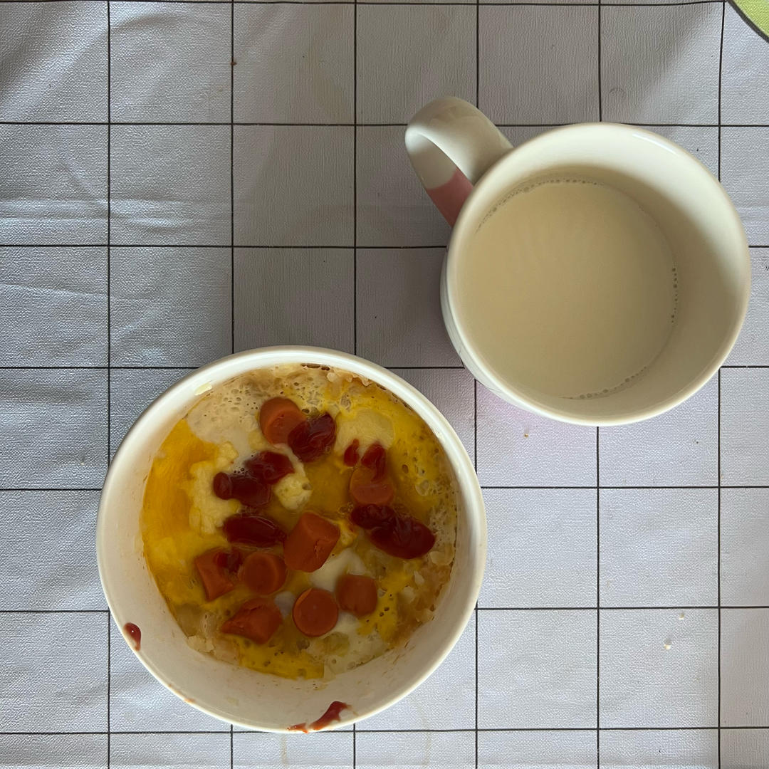 只需摆好材料去微波！惊艳全家的早餐端上桌：香肠奶酪烘蛋