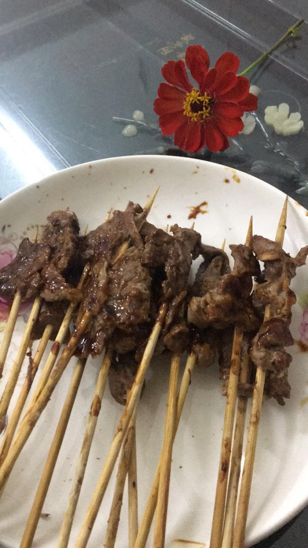 纯80做的烤羊肉片