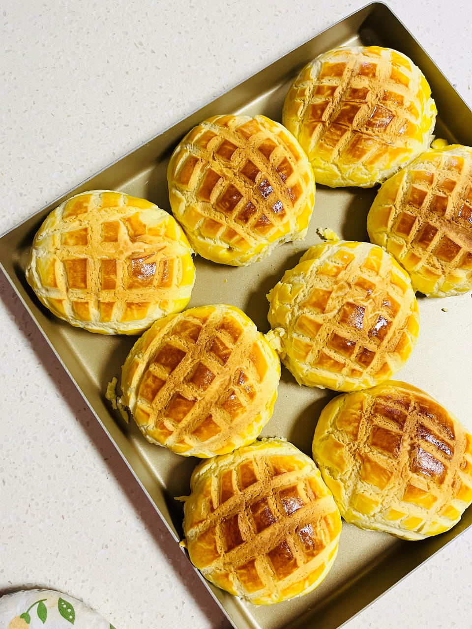 好吃到炸裂的港式菠萝包（附带制作酥皮的小视频）