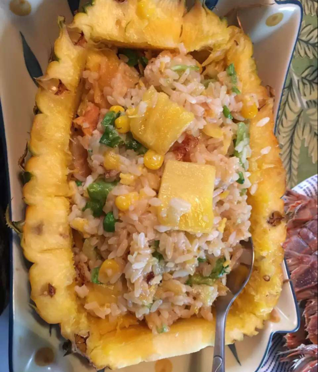 虾仁菠萝炒饭