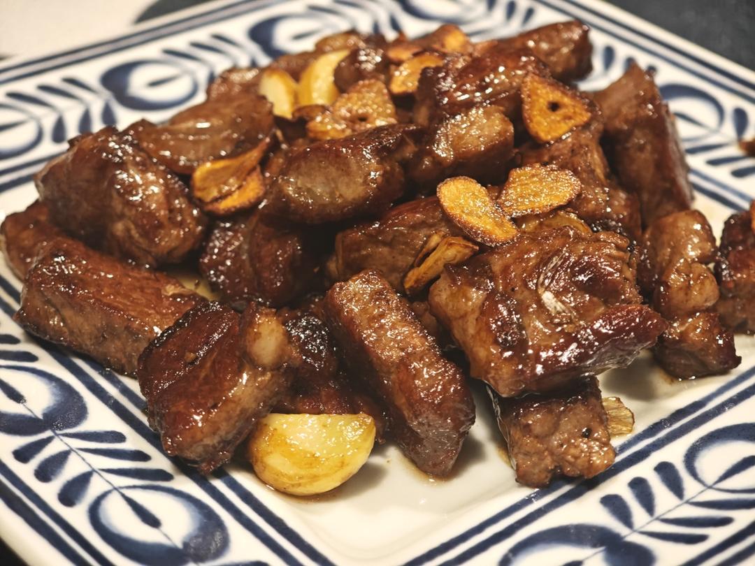 好吃到舔盘的蒜香黑椒牛肉粒