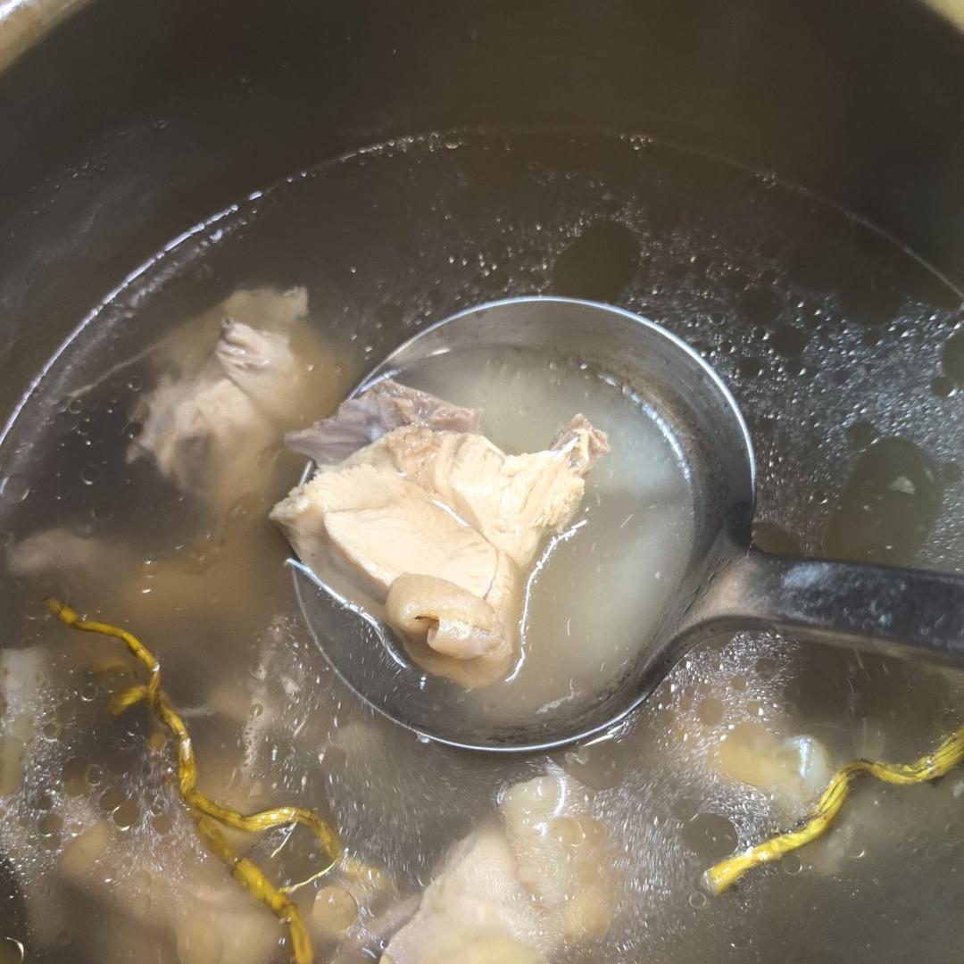 石斛西洋参鸡汤