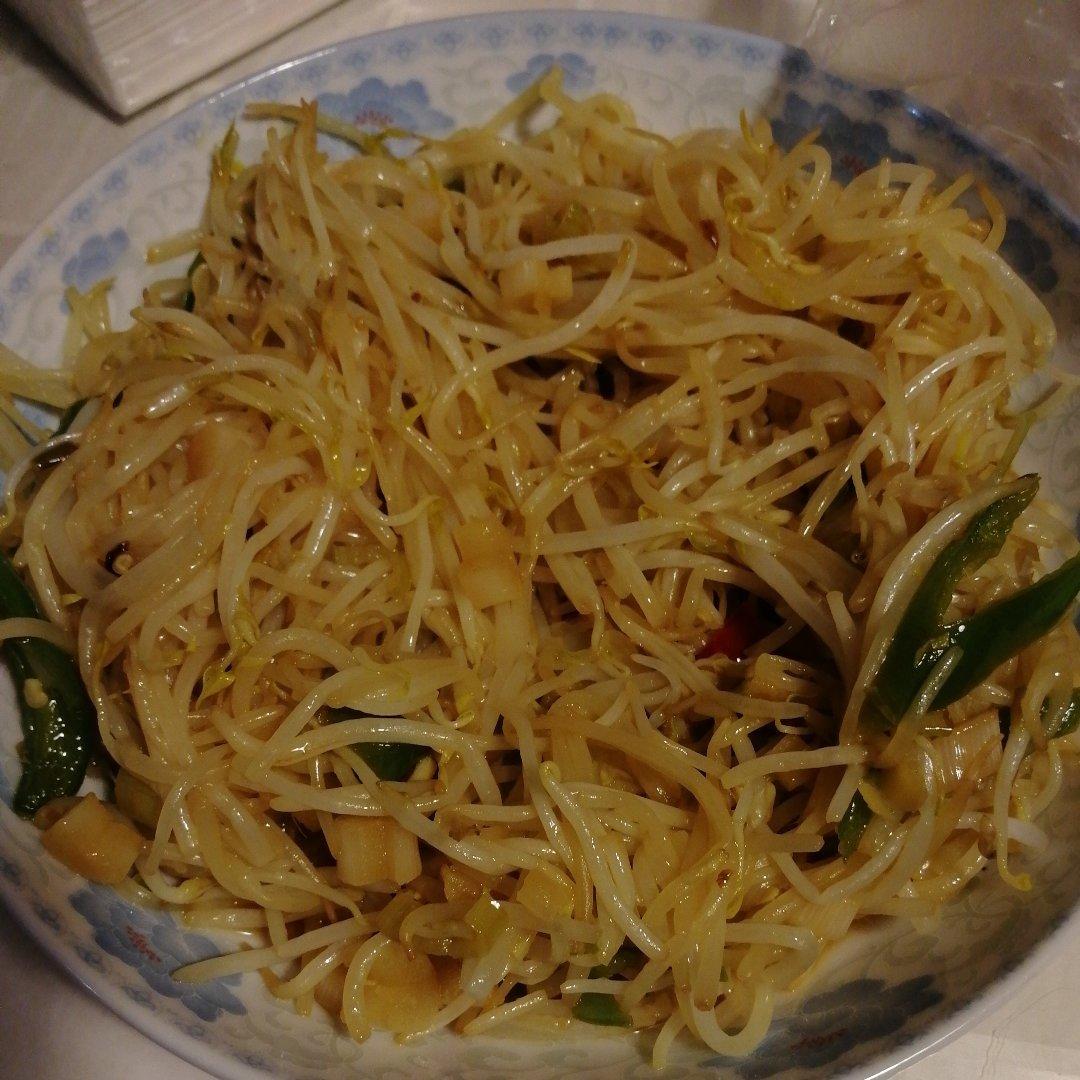 炝炒酸辣绿豆芽（超级快手菜）