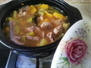 菠萝苦瓜煲鸡汤的做法 步骤3