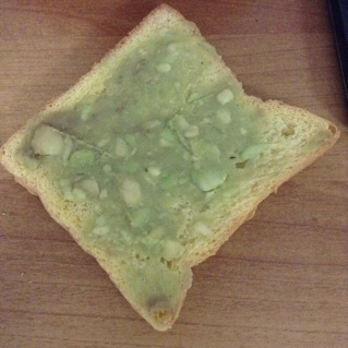 牛油果酱抹面包