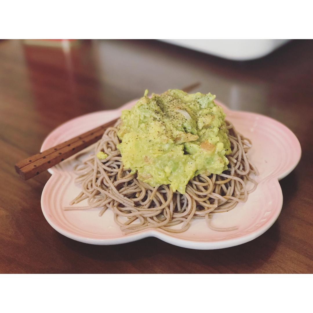 牛油果拌荞麦面（健康无油）