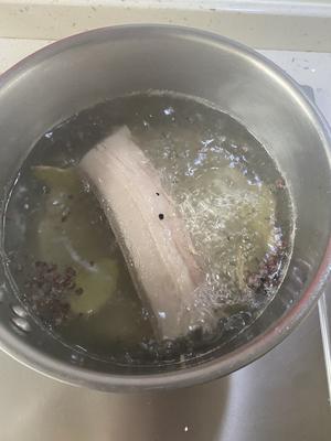 一道简单的回锅肉的做法 步骤1