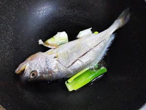 红烧黄鱼的做法 步骤4