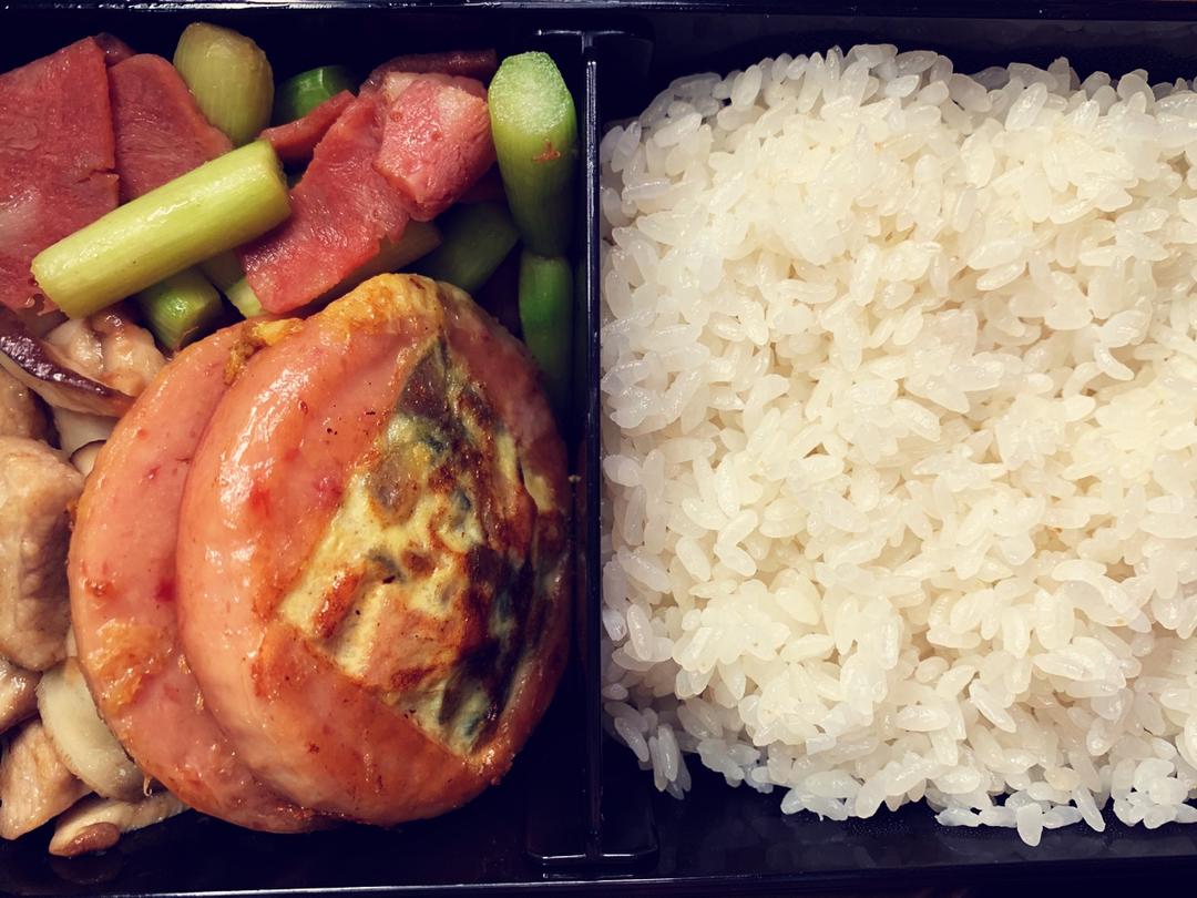 午餐肉煎饼饭