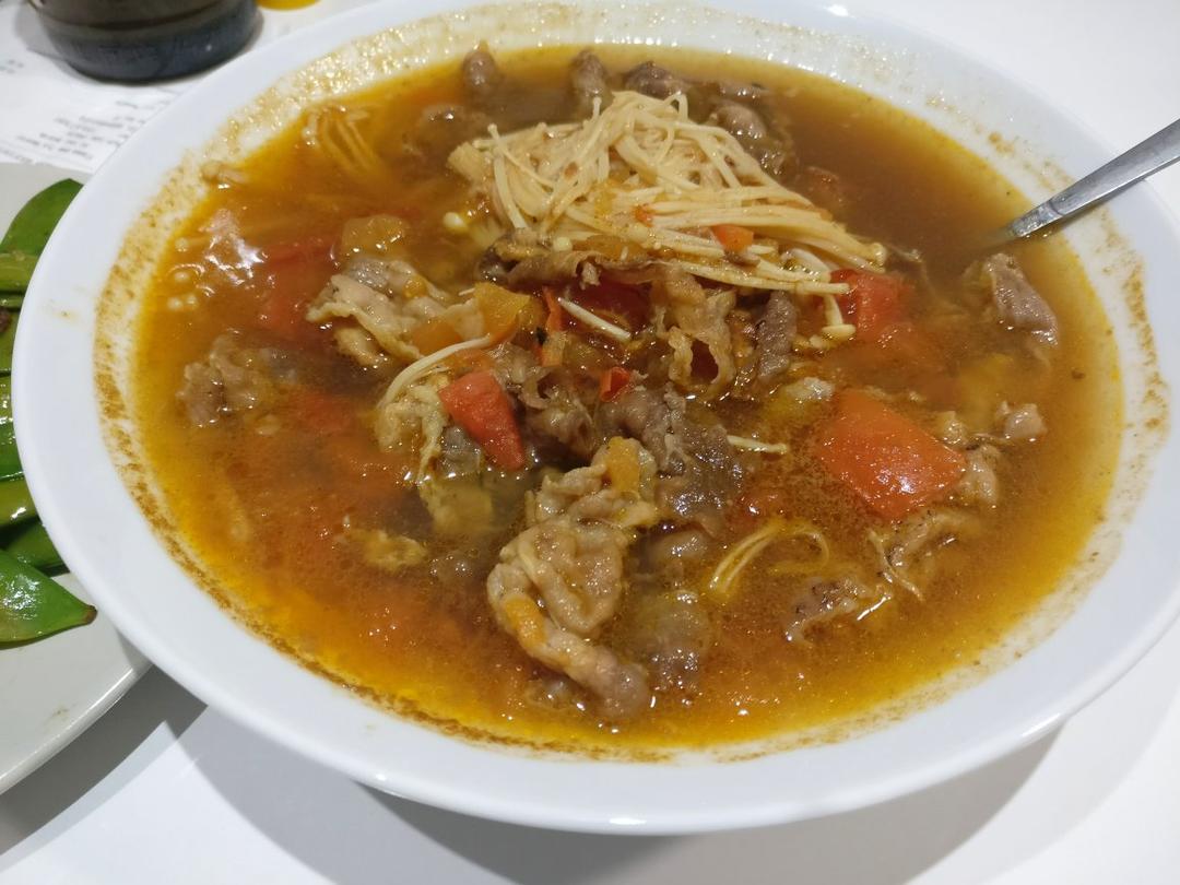 金针菇肥牛番茄锅