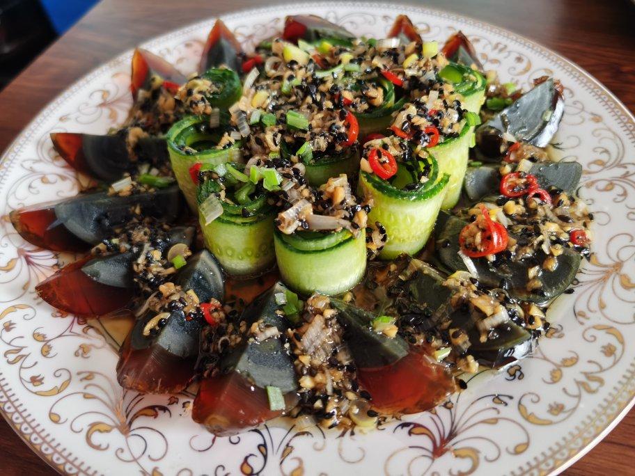 三分钟快手开运年菜黄瓜拌皮蛋