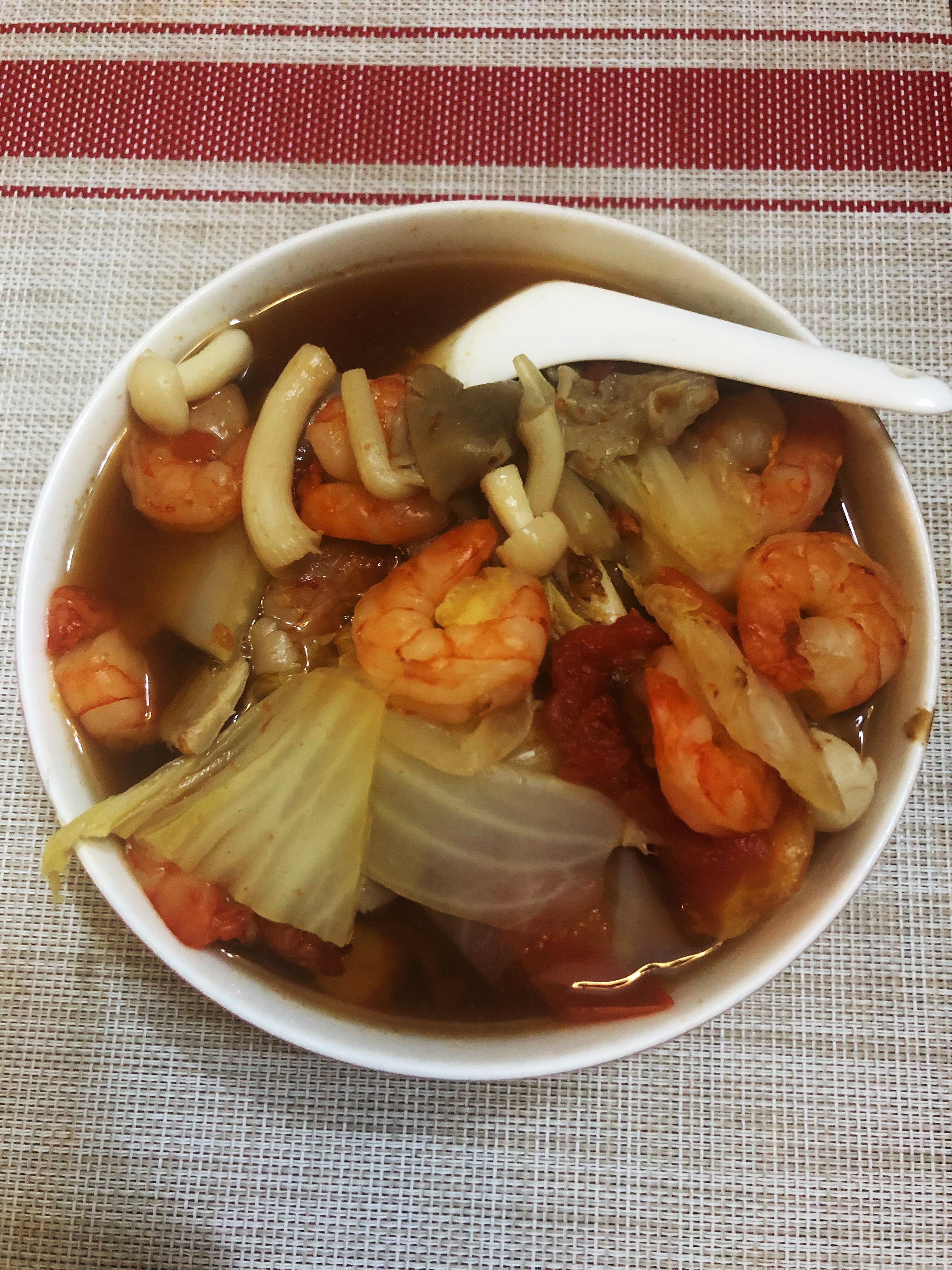 减肥餐：虾仁番茄菌菇白菜汤的做法