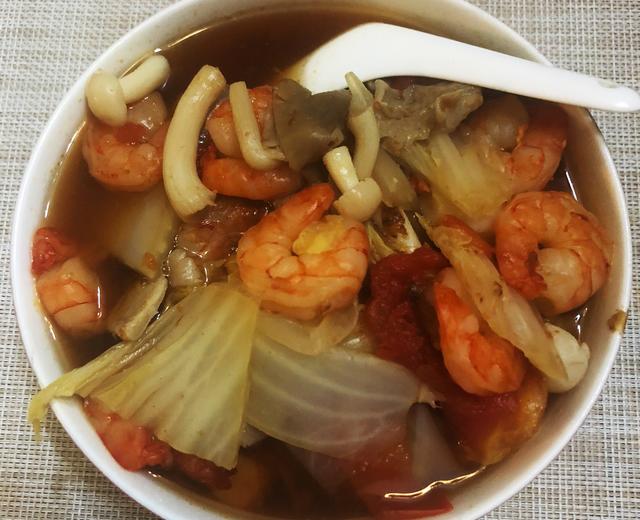 减肥餐：虾仁番茄菌菇白菜汤