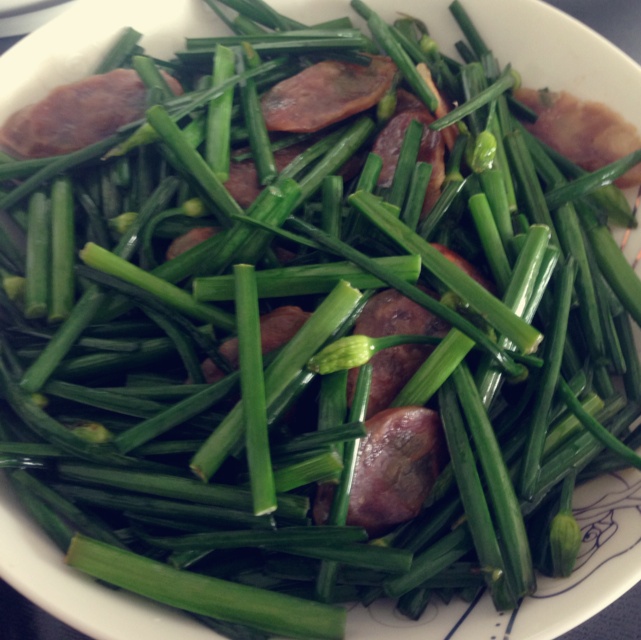 韭菜花炒腊肠